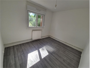 t5 à la location -   08800  MONTHERME, surface 85 m2 location t5 - UBI482416001